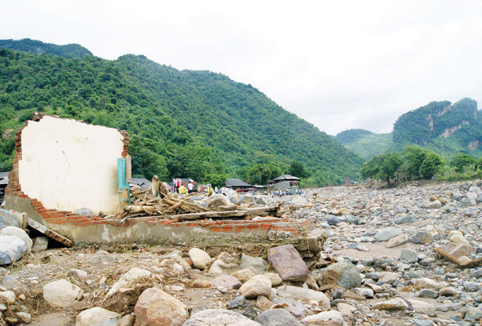 Trận lũ quét kinh hoàng ở Mường La (Sơn La) làm nhiều người chết, mất tích và “san phẳng” nhiều nhà dân. Ảnh: L.H.Việt.