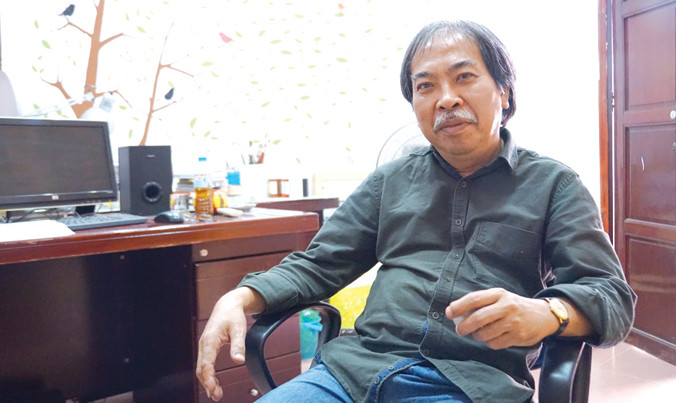 Nguyễn Quang Thiều trầm tư trong những ngày đầu ngồi ghế nóng. Ảnh: Toan Toan.