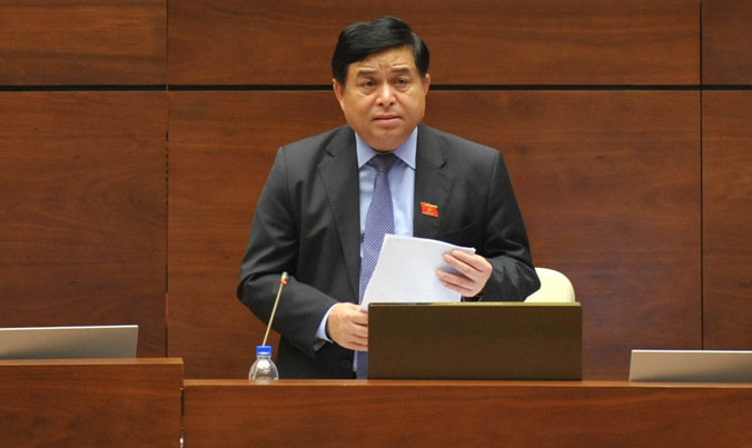 Bộ trưởng Bộ Kế hoạch & Đầu tư Nguyễn Chí Dũng trả lời chất vấn sáng ngày 15/6. Ảnh: Như Ý.