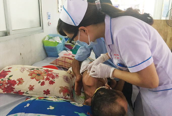 Bệnh nhân Long đang được điều trị tại BV quận Thủ Đức.