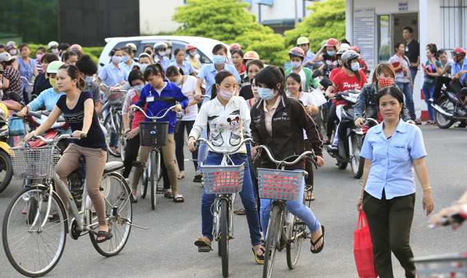 Tình trạng thải loại lao động 35-40 tuổi ở các doanh nghiệp đã được ghi nhận trên thực tế. Ảnh: Như Ý.
