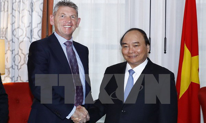 Sáng 30/5 (giờ địa phương, tức tối 30/5 giờ Hà Nội), tại thành phố New York, Thủ tướng Nguyễn Xuân Phúc tiếp ông Liam Mallon - Chủ tịch Công ty Phát triển Exxon Mobile. Ảnh: TTXVN.