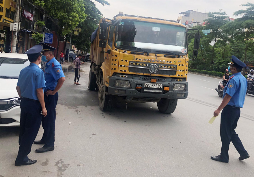 Theo dự án Luật Đảm bảo ATGT, thanh tra giao thông sẽ không được dừng xe, kiểm tra trên đường Ảnh: Anh Trọng