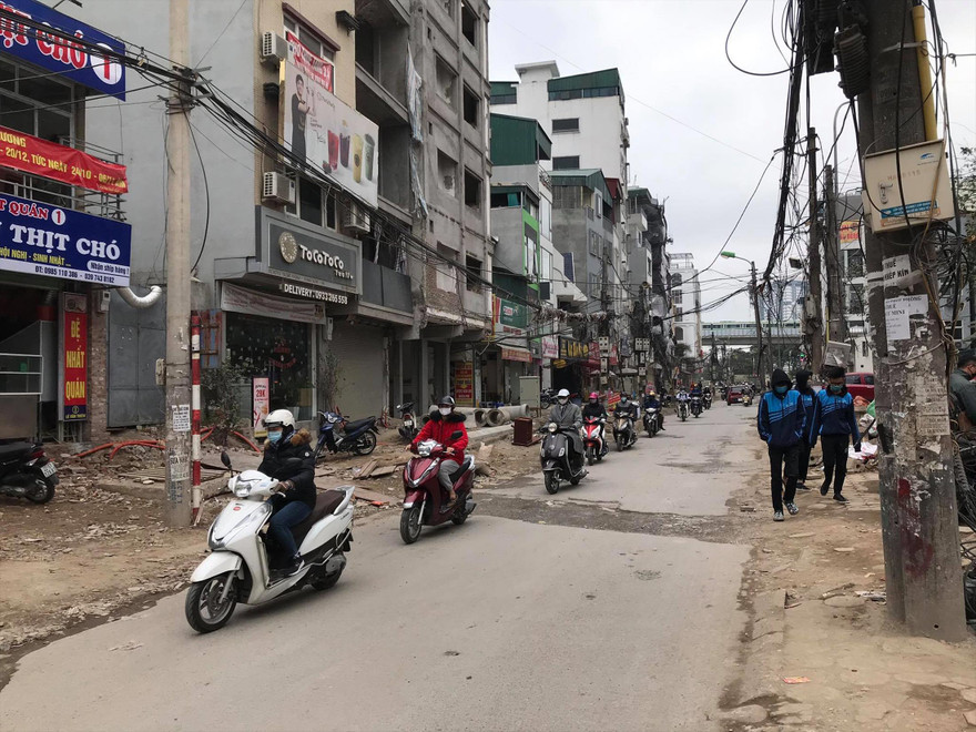 Dự án mở rộng đường Vũ Trọng Phụng (quận Thanh Xuân) phát sinh nhiều bụi bẩn. Ảnh: Trường Phong