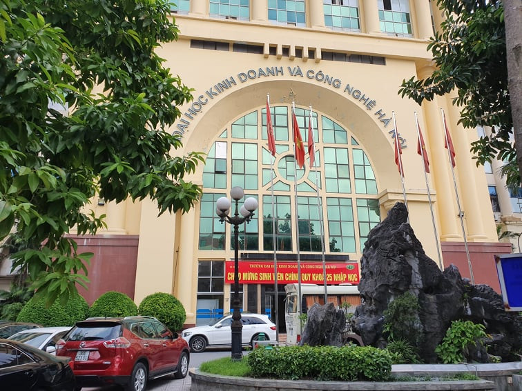 Trường Đại học Kinh doanh và Công nghệ Hà Nội.