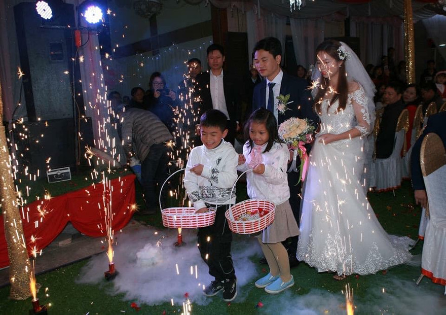 Nhiều khách hàng đã yêu cầu hủy tiệc cưới, tour du lịch. Tuy nhiên, việc hoàn tiền cọc không được chấp nhận. 