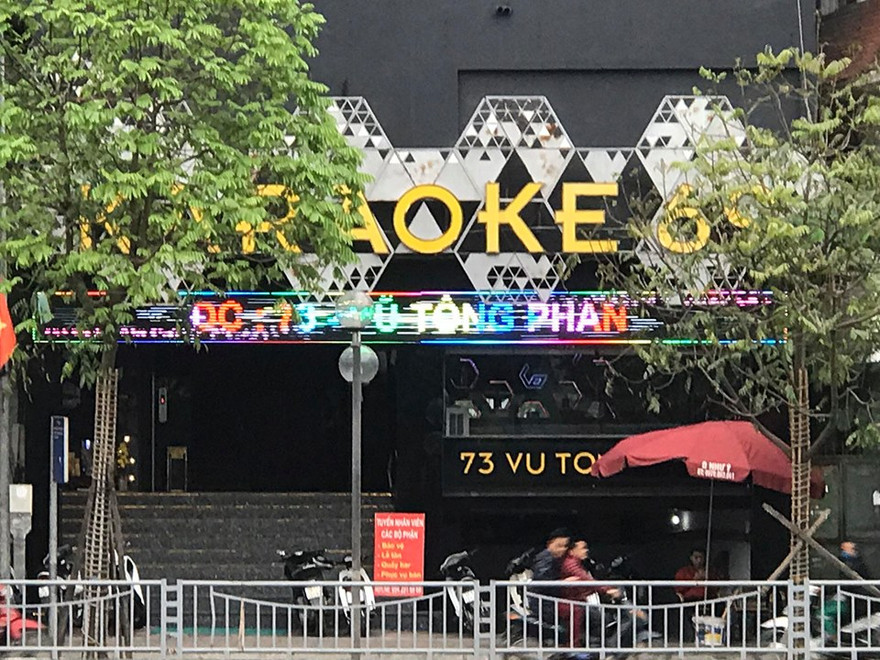 Nhiều quán Karaoke và massage vẫn hoạt động sau tuyên bố của chủ tịch Hà Nội 