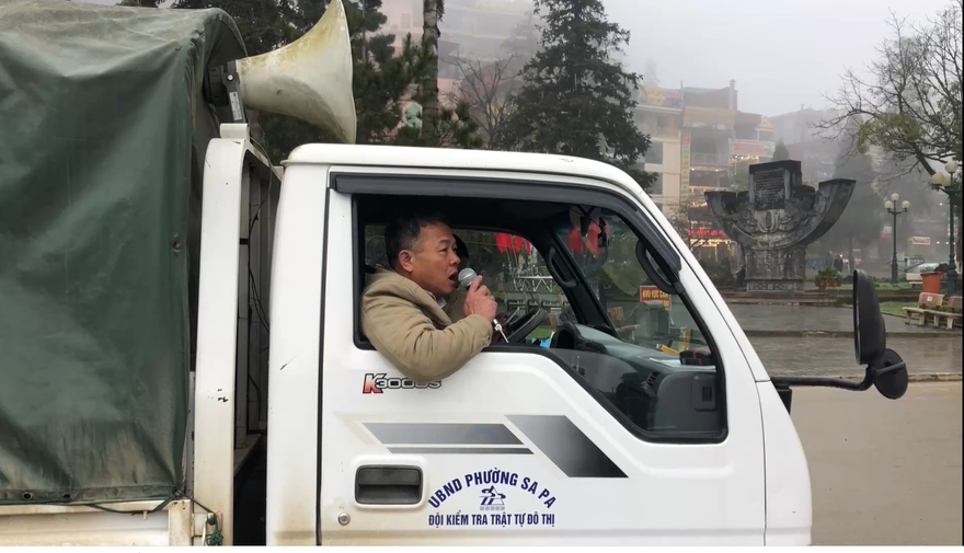 Cộng đồng mạng đang chia sẻ clip Sa Pa kêu gọi du khách không cho tiền, mua hàng rong từ trẻ em