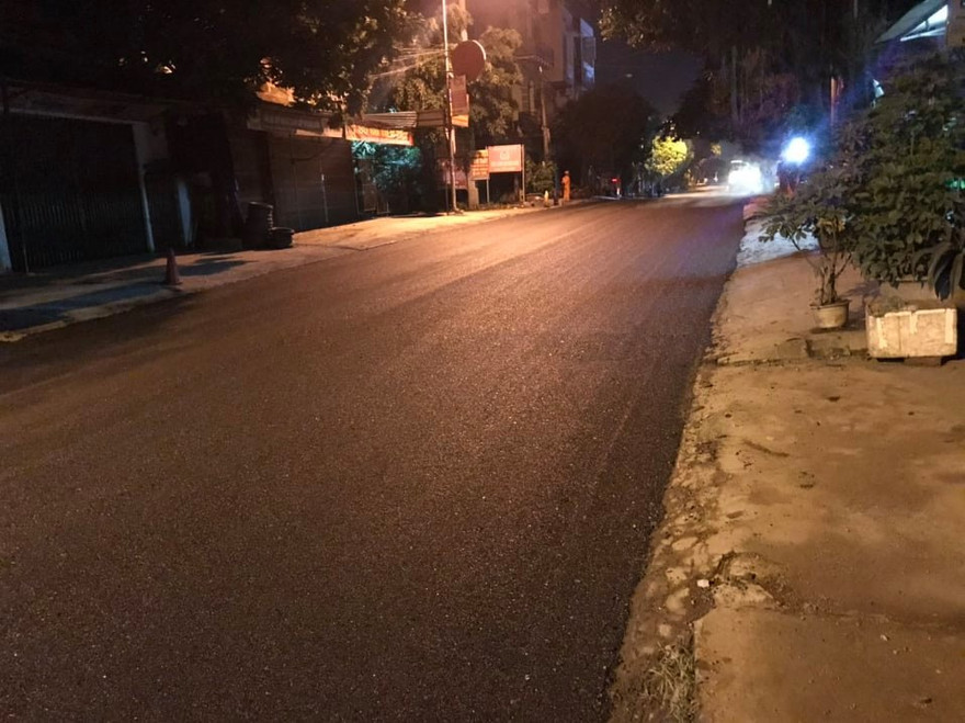 Mặt đường trên tỉnh lộ 429 qua huyện Thường Tín sau khi được thảm lại.
