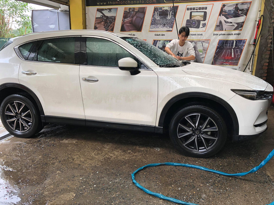 Dịp cận tết giá dịch vụ rửa xe tăng hơn so với ngày thường