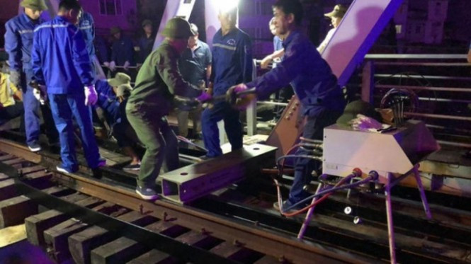 Khắc phục sự cố cầu Tam Bạc (Hải Phòng).