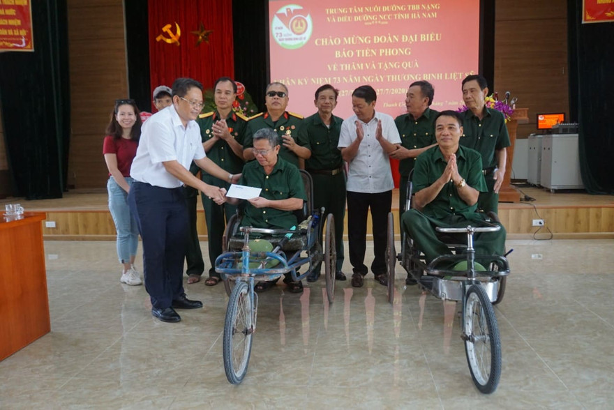 Ngảy vui tại các trung tâm thương binh Hà Nam, Ninh Bình, Thái Bình.