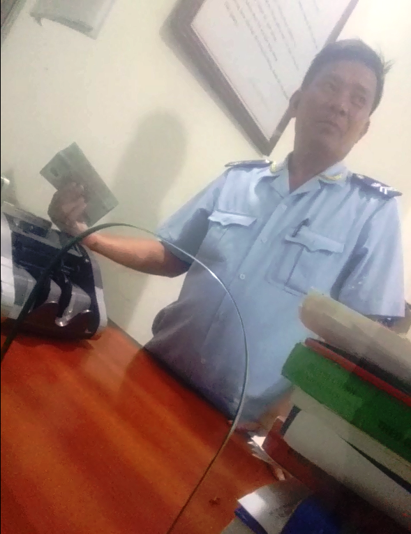 Kỷ luật, điều chuyển cán bộ vụ làm luật ở cửa khẩu quốc tế Tây Trang