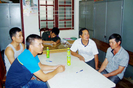 Bốn đối tượng tham gia đánh bạc tại cơ quan công an.