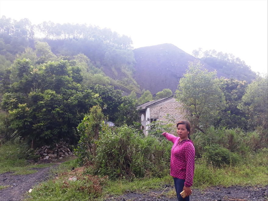 Việc nổ mìn khai thác than ảnh hưởng đến nhà dân Ảnh: Nguyễn Thắng