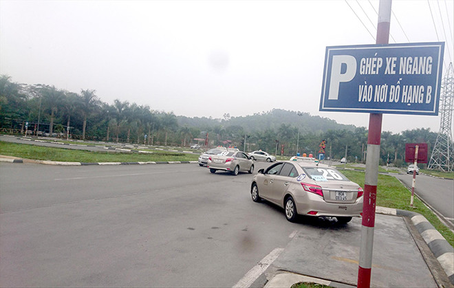 Bộ GTVT vừa đề xuất tất cả người mất bằng lái phải thi lại