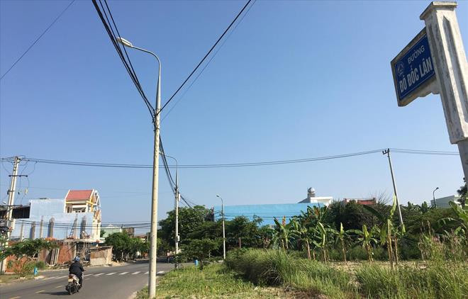 Tuyến đường Đô Đốc Lân (Đà Nẵng), nơi Công ty Quảng Đà rao bán các lô đất nền Ảnh: Thanh Trần