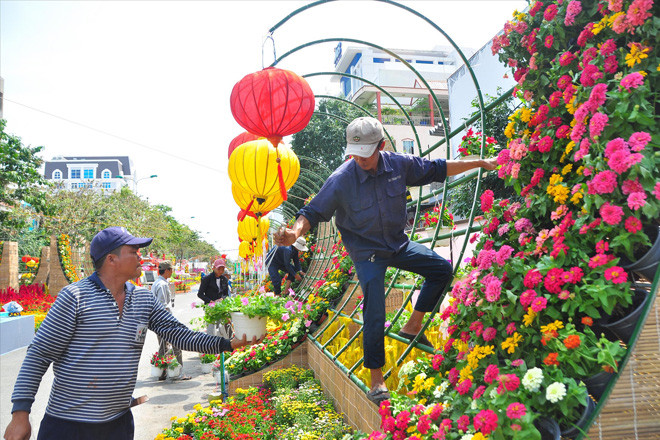Công nhân làm việc ẢNH: HÒA HỘI
