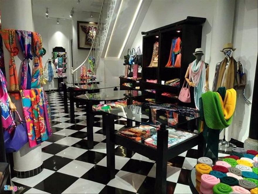 Cửa hàng kinh doanh Khaisilk nhập lụa Trung Quốc về dán nhãn hàng Việt Nam Cửa hàng kinh doanh Khaisilk nhập lụa Trung Quốc về dán nhãn hàng Việt Nam Ảnh minh họa Ảnh minh họa 