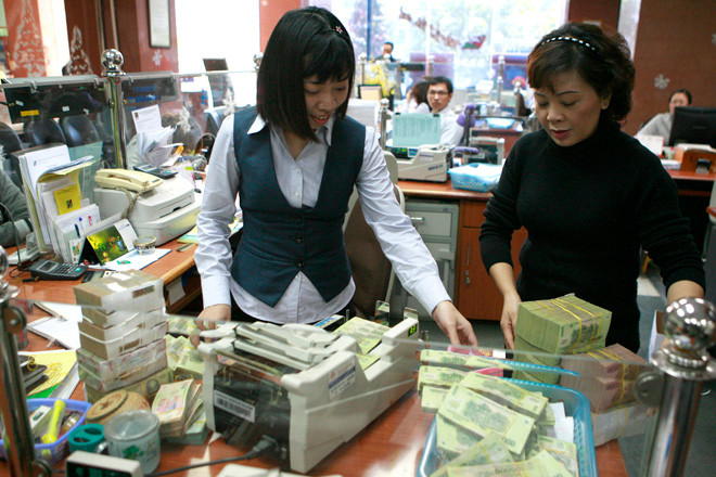 Hoạt động ngân hàng năm qua được đánh giá là hiệu quả Ảnh: HỒNG VĨNH 