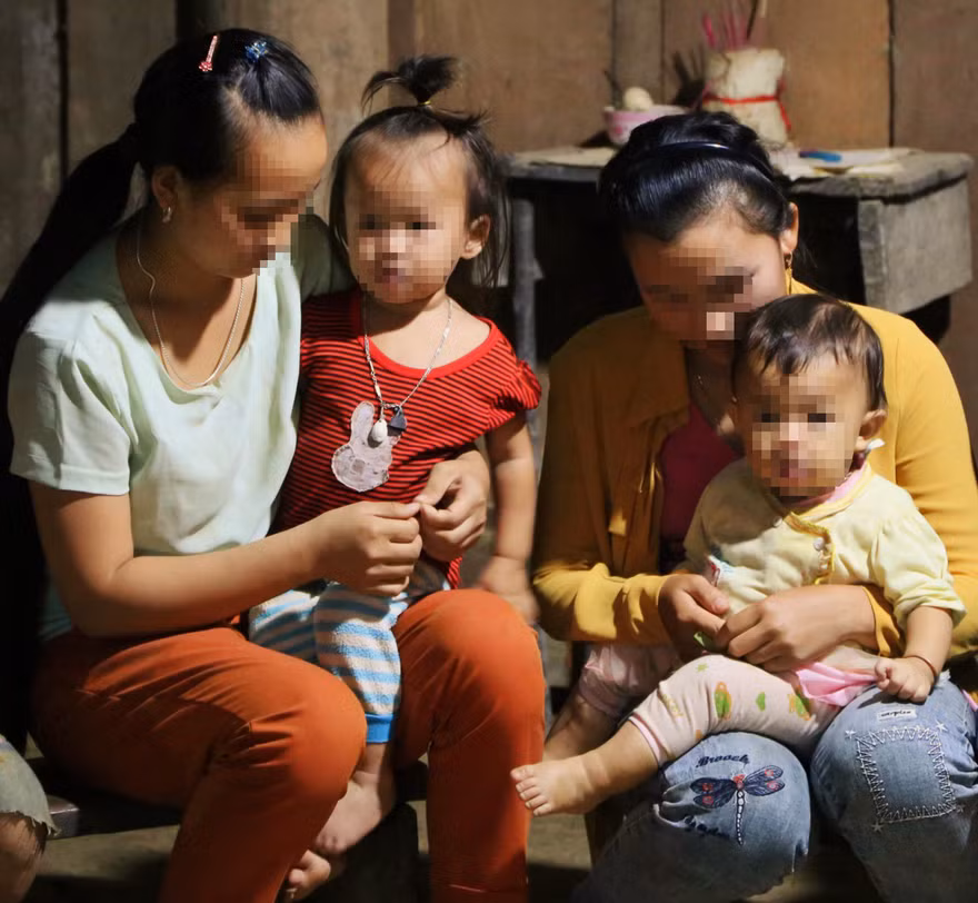 Lầu Y Sùa cùng Hờ Y Ninh lấy chồng từ năm 13 tuổi giờ đã có 4 mặt con