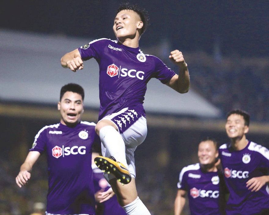 Quang Hải ăn mừng bàn thắng đầu tiên tại V-League 2019 Ảnh: NHƯ Ý