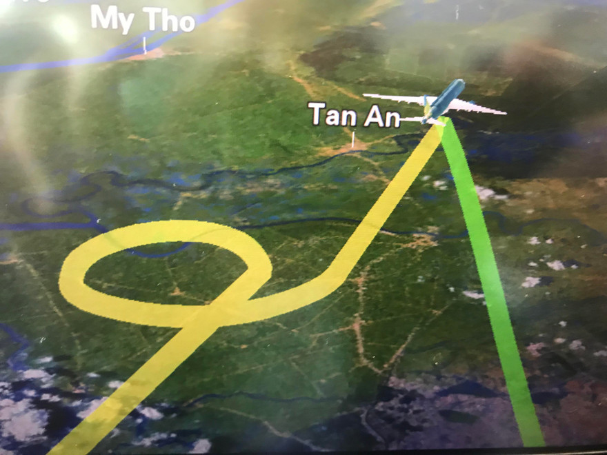 Hạ tầng Tân Sơn Nhất quá tải: Ùn dưới đất, kẹt trên trời