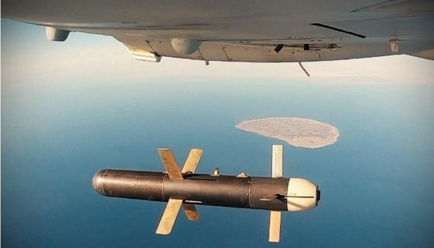 Máy bay không người lái Shahed 171 của Iran thả bom trong một chiến dịch huấn luyện quân sự trên Vùng Vịnh ẢNH: Reuters