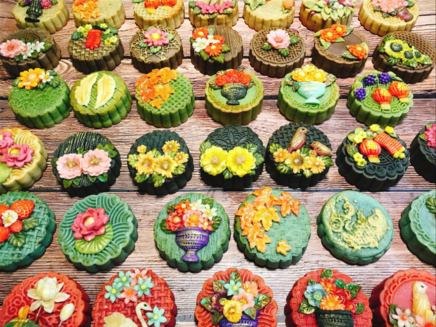 Bánh trung thu “handmade” hấp dẫn người tiêu dùng ẢNH: PV