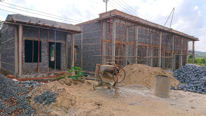 Nhà xử lý rác vẫn đang xây dang dở