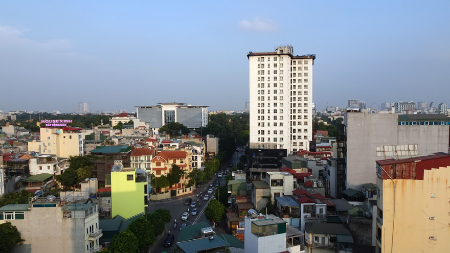 Công trình nhà 8B Lê Trực đến nay chưa được xử lý Ảnh: Mạnh Thắng