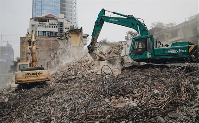 Phá dỡ một công trình tại Hà Nội Ảnh: Phương Thảo