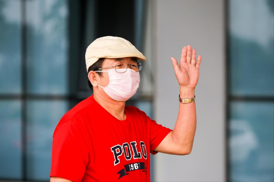 Một bệnh nhân COVID-19 khỏi bệnh, được xuất viện ngày 7/4