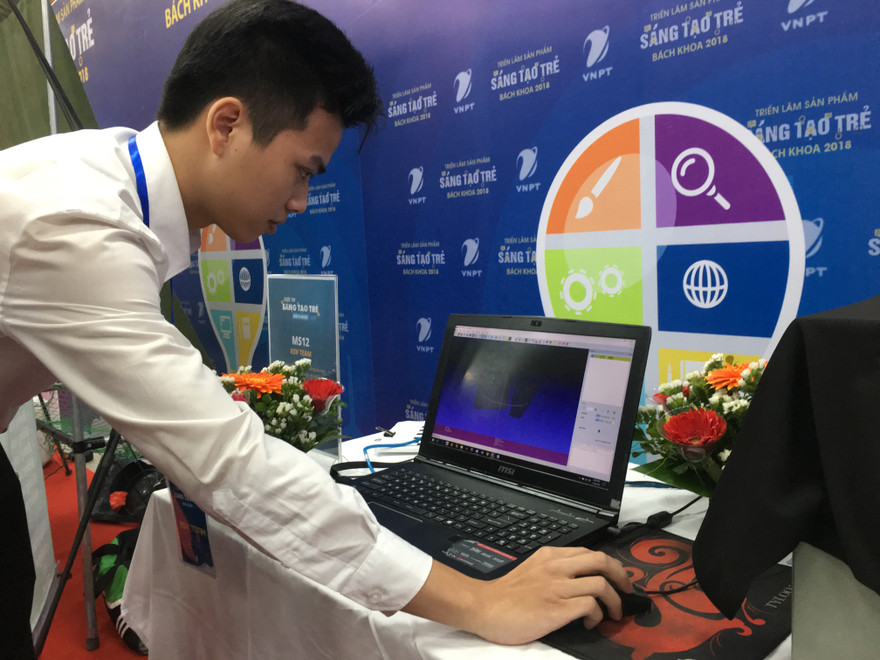 SV Đại học Bách khoa Hà Nội - 1 trong 23 trường đã được tự chủ đang nghiên cứu khoa học Ảnh: nghiêm huê 