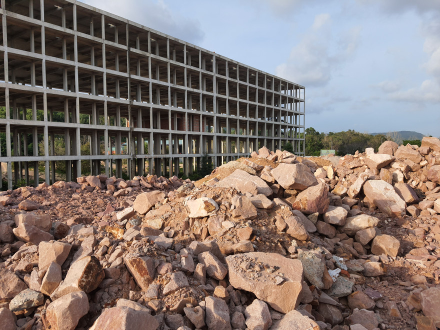 Cửa biển Cửa Lấp xã Dương Tơ đang bị lấp. Ảnh: Hồng Lĩnh