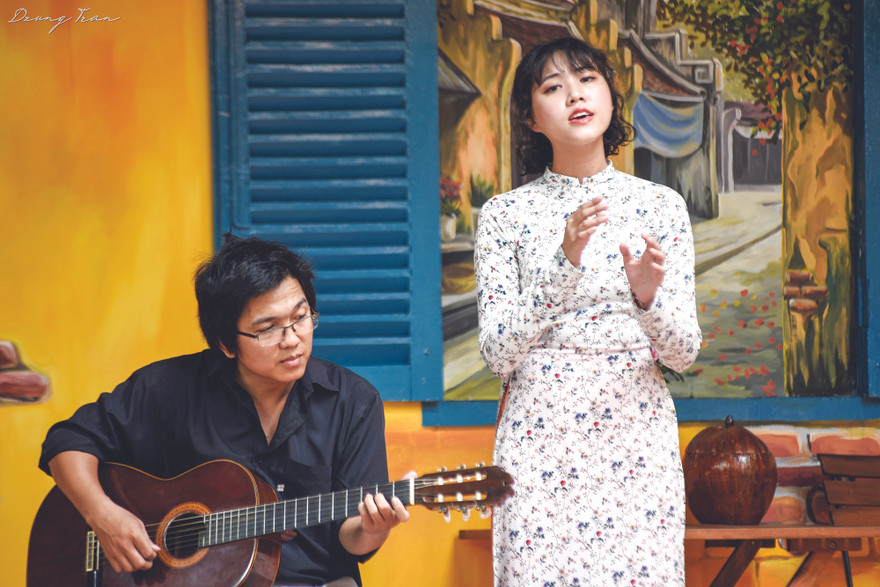 Bộ đôi Hoàng Trang và Nguyễn Đông kết hợp biểu diễn nhiều tác phẩm của nhạc sỹ Trịnh Công Sơn. Ảnh: NVCC 