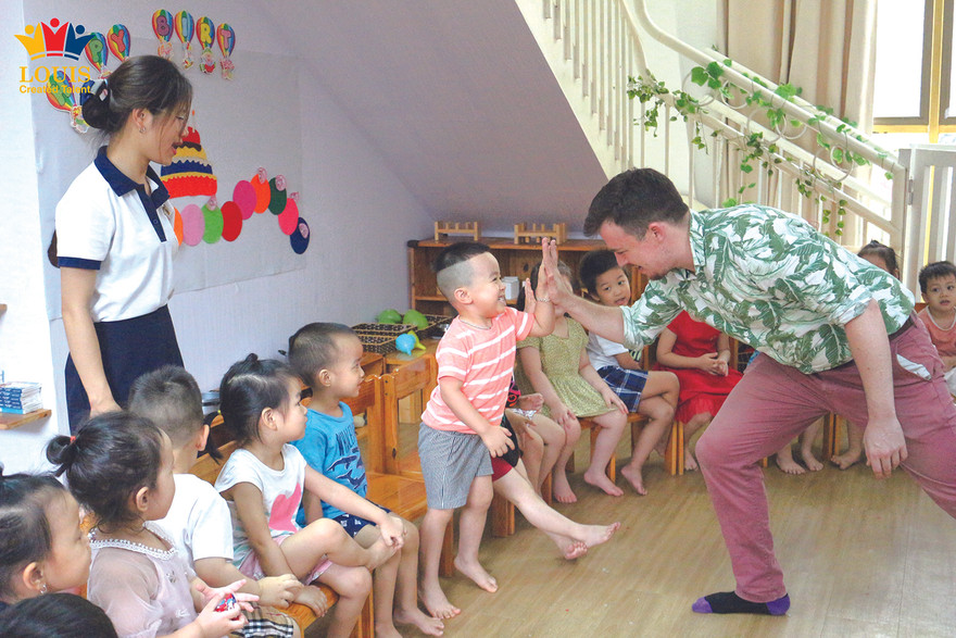 Trong một lớp học của trường Louis