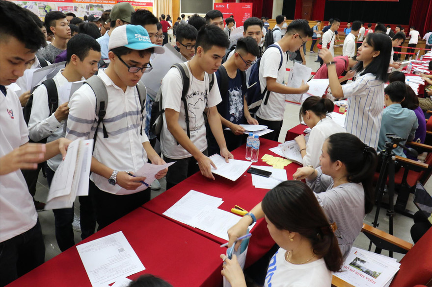 Thí sinh trúng tuyển ĐH năm 2019 nhập học. Ảnh: Như Ý 