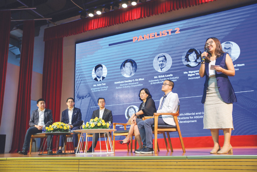 Dương Thị Minh Tuệ - Chủ nhiệm CLB F1 điều hành thảo luận cùng các doanh nhân trẻ Đông Nam Á tại Diễn đàn AFIC 2020