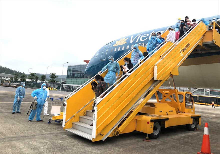 Khách nhập cảnh vào Việt Nam phải áp dụng các biện pháp y tế phòng dịch và cách ly theo quy định Ảnh: H.Việt