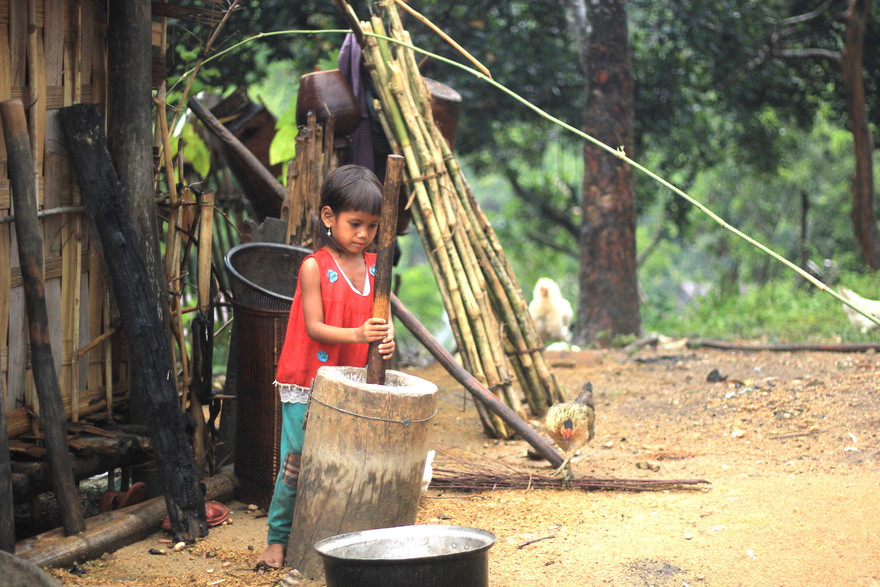 Trẻ em ở làng Tung Gút cũ