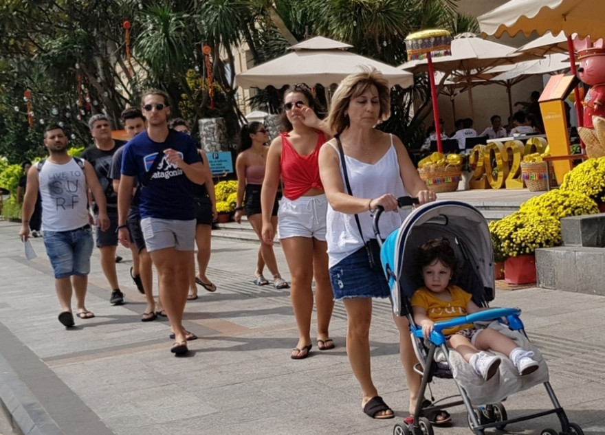 Khách du lịch nước ngoài trở lại Khánh Hòa 