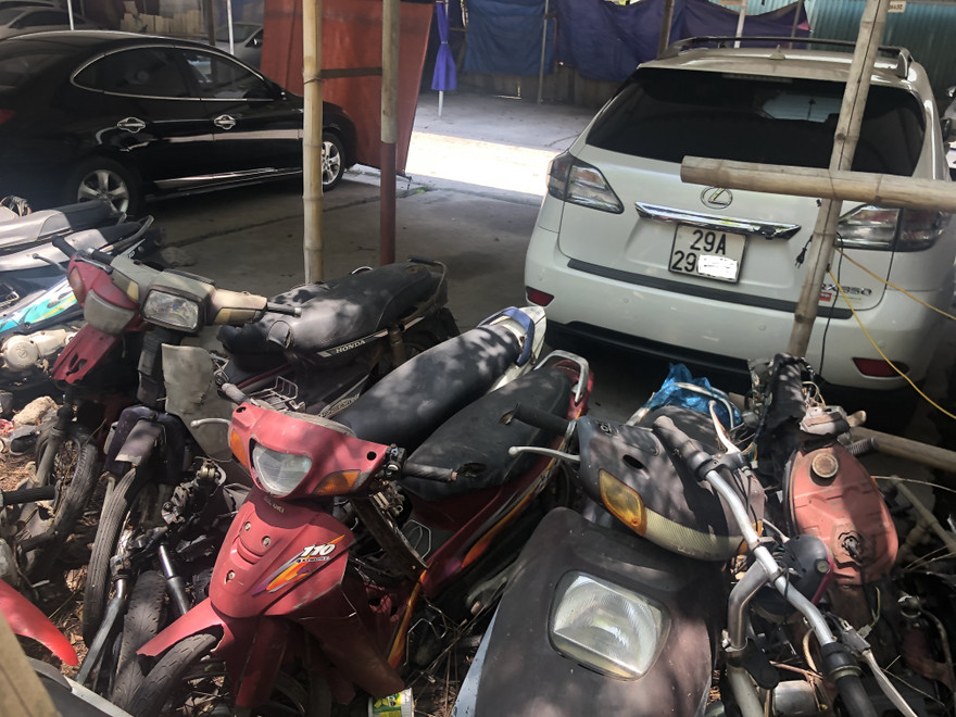 Tại bãi xe không phép ở Quang Trung, Hà Đông, Hà Nội