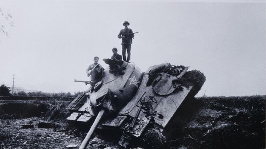 Xe tăng Trung Quốc bị bắn cháy ở Cao Bằng