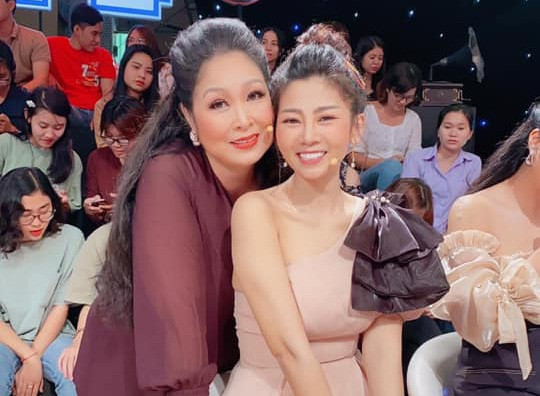 Hồng Vân và Mai Phương 