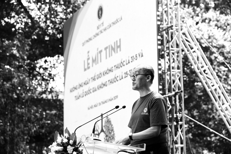 Ông Kidong Park - Trưởng Ðại diện Tổ chức Y tế Thế giới tại Việt Nam phát biểu tại Lễ mít tinh