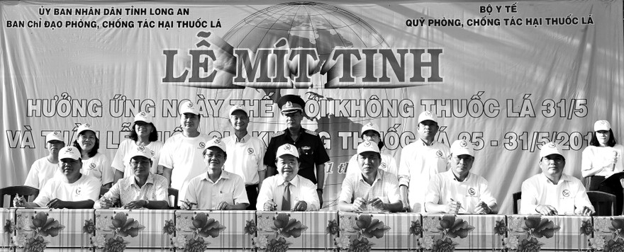 Ban Chỉ đạo Phòng, chống tác hại của thuốc lá tỉnh Long An và Ban Chỉ đạo 15 huyện, thị, thành phố ký cam kết thực hiện môi trường không khói thuốc