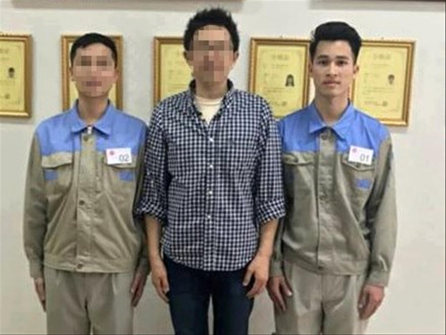 Dù được thông báo đã đáp ứng đủ điều kiện nhưng hơn 1 năm qua, anh M.V.S (bên phải) chưa thể sang Nhật làm việc như cam kết của phía Cty Việt Phú