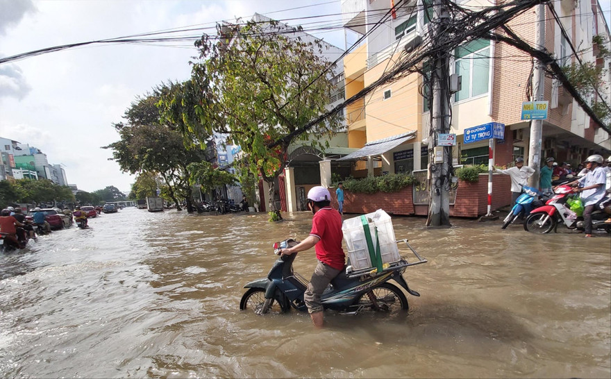 TP Cần Thơ chìm trong nước trong đợt triều cường vào tháng 9 vừa qua. ẢNH: HÒA HỘI 