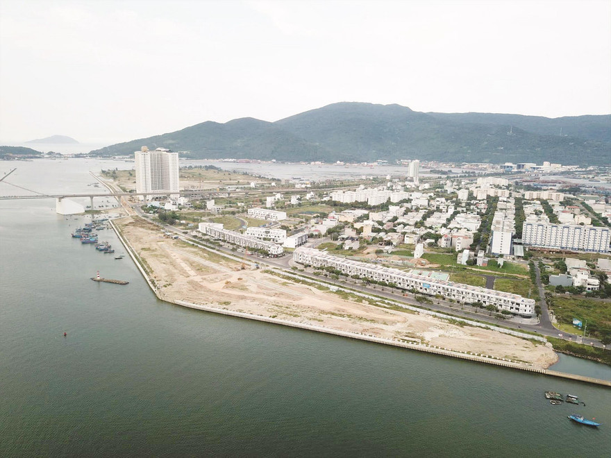 Dự án dọc sông Hàn đang được triển khai rầm rộ. Ảnh: N.T